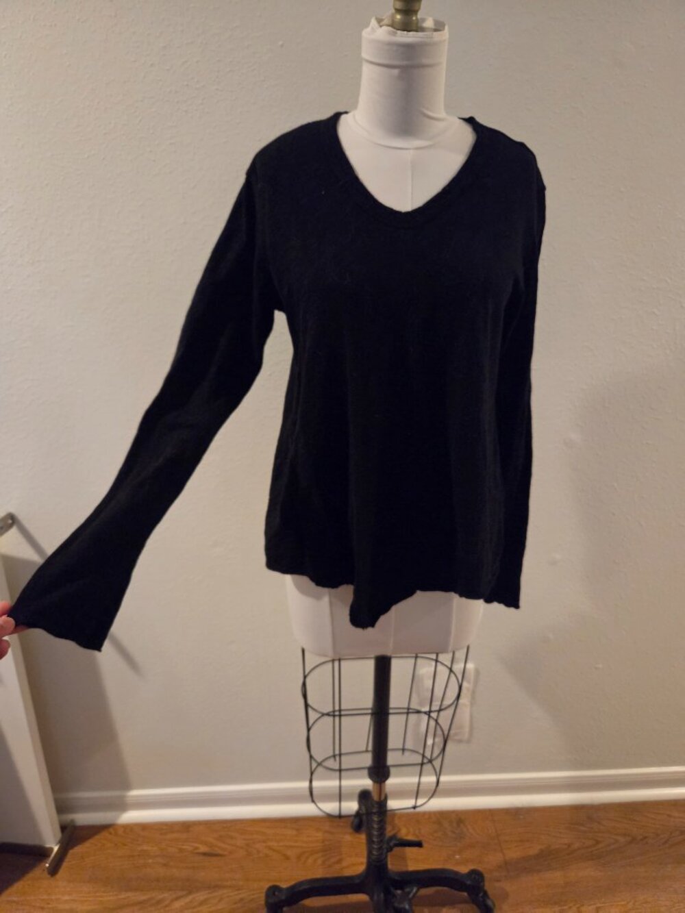 Black Made in USA 100% Cotton Long Sleeve Asymmetrical Hem Top Size Small